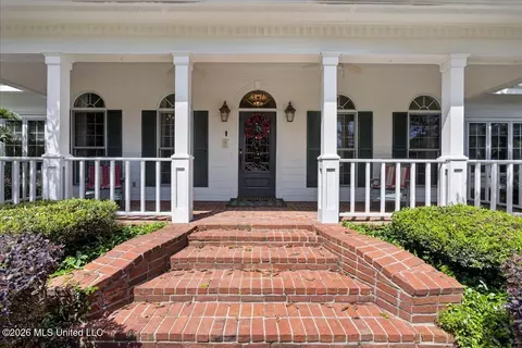 Exterior - 2039 Perrott Rd, Mccomb, MS 39648 photo 3 of 9