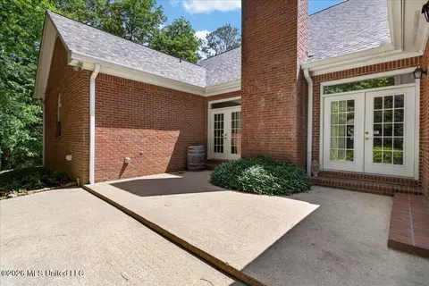 Exterior - 2039 Perrott Rd, Mccomb, MS 39648 photo 5 of 9