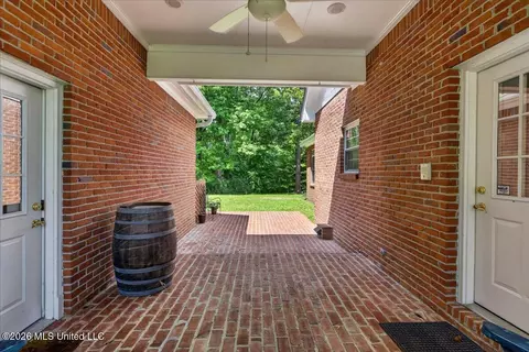 Exterior - 2039 Perrott Rd, Mccomb, MS 39648 photo 8 of 9