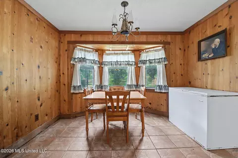 Dining - 10100 Echo Glen Dr, Moss Point, MS 39562 photo 1 of 2