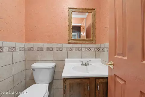 Bath - 10100 Echo Glen Dr, Moss Point, MS 39562 photo 1 of 3