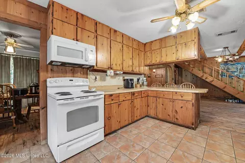 Kitchen - 10100 Echo Glen Dr, Moss Point, MS 39562 photo 1 of 2