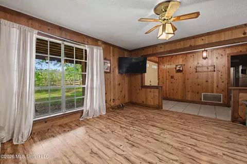Living - 10100 Echo Glen Dr, Moss Point, MS 39562 photo 1 of 1