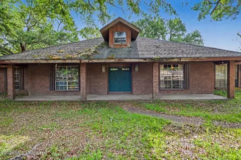 10100 Echo Glen Dr, Moss Point, MS 39562