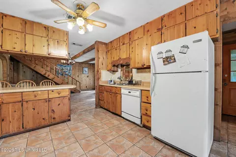 Kitchen - 10100 Echo Glen Dr, Moss Point, MS 39562 photo 2 of 2