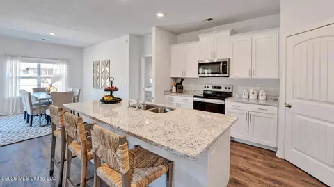 Kitchen - 69 Powell Pl, Byhalia, MS 38611 photo 4 of 5