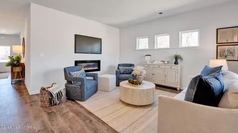 Living - 69 Powell Pl, Byhalia, MS 38611 photo 3 of 3