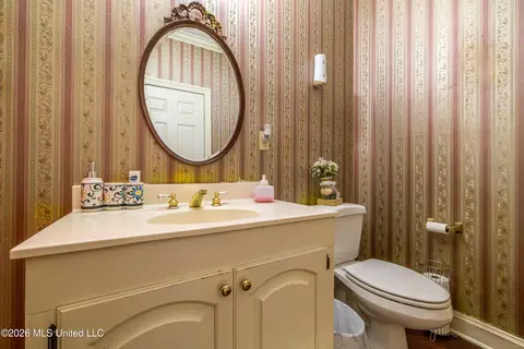 Bath - 135 Cherrybark Ln, Natchez, MS 39120 photo 6 of 7