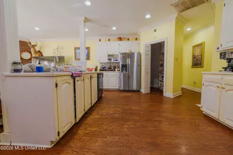 Entry Way - 135 Cherrybark Ln, Natchez, MS 39120 photo 1 of 1