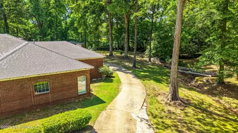 Exterior - 135 Cherrybark Ln, Natchez, MS 39120 photo 8 of 9