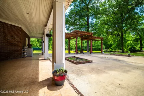 Exterior - 135 Cherrybark Ln, Natchez, MS 39120 photo 4 of 9