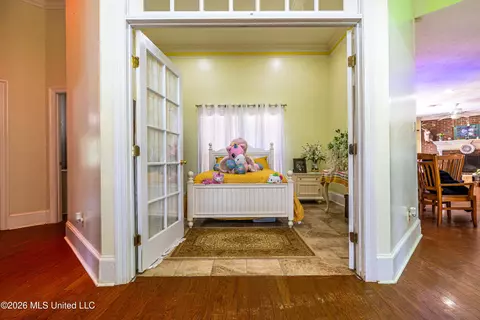 Bedroom - 135 Cherrybark Ln, Natchez, MS 39120 photo 4 of 9