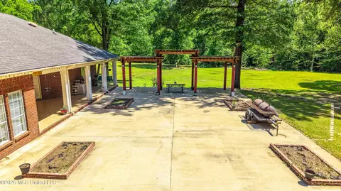 Exterior - 135 Cherrybark Ln, Natchez, MS 39120 photo 6 of 9