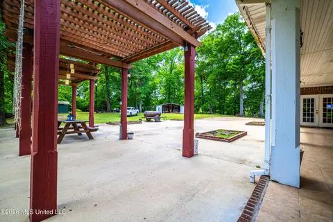 Exterior - 135 Cherrybark Ln, Natchez, MS 39120 photo 5 of 9