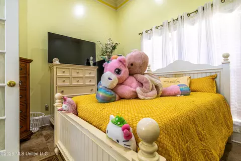 Bedroom - 135 Cherrybark Ln, Natchez, MS 39120 photo 5 of 9