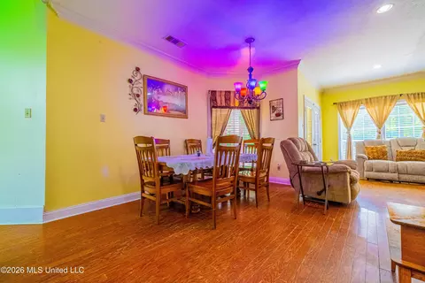 Dining - 135 Cherrybark Ln, Natchez, MS 39120 photo 1 of 1