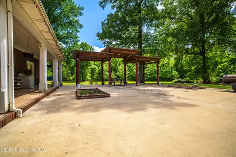 Exterior - 135 Cherrybark Ln, Natchez, MS 39120 photo 2 of 9