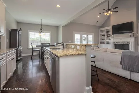Kitchen - 3425 Delaney Dr, Nesbit, MS 38651 photo 4 of 5