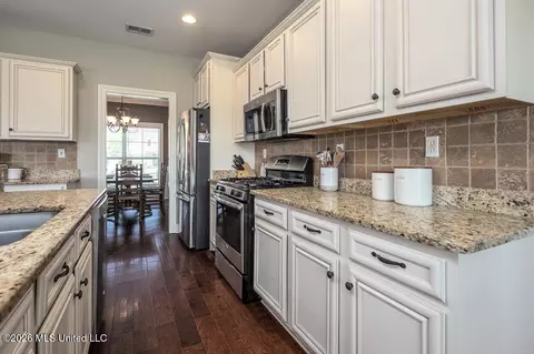 Kitchen - 3425 Delaney Dr, Nesbit, MS 38651 photo 3 of 5