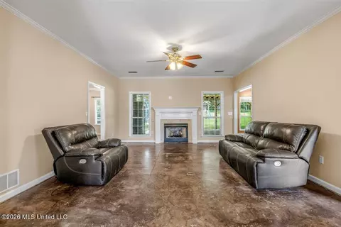 Living - 3686 Rhett Butler Dr, Hernando, MS 38632 photo 2 of 4