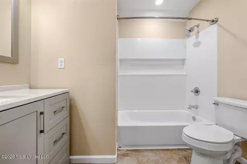 Bath - 3686 Rhett Butler Dr, Hernando, MS 38632 photo 3 of 5