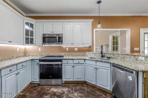 Kitchen - 3686 Rhett Butler Dr, Hernando, MS 38632 photo 1 of 3