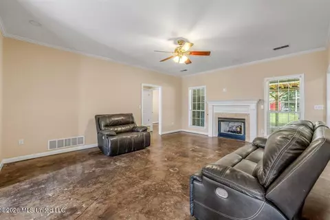 Living - 3686 Rhett Butler Dr, Hernando, MS 38632 photo 1 of 4
