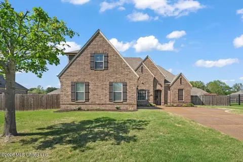 8830 S Courtly Cir, Olive Branch, MS 38654