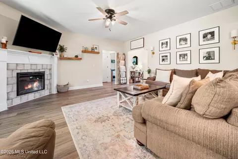 Living - 398 Moore Loop, Byhalia, MS 38611 photo 1 of 1