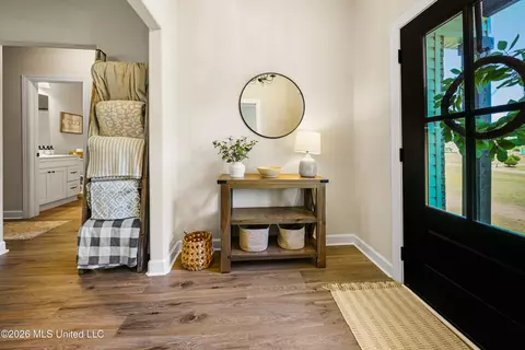 Entry Way - 398 Moore Loop, Byhalia, MS 38611 photo 1 of 5