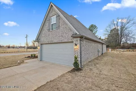 13866 Jack Thomas Blvd, Olive Branch, MS 38654 photo 3