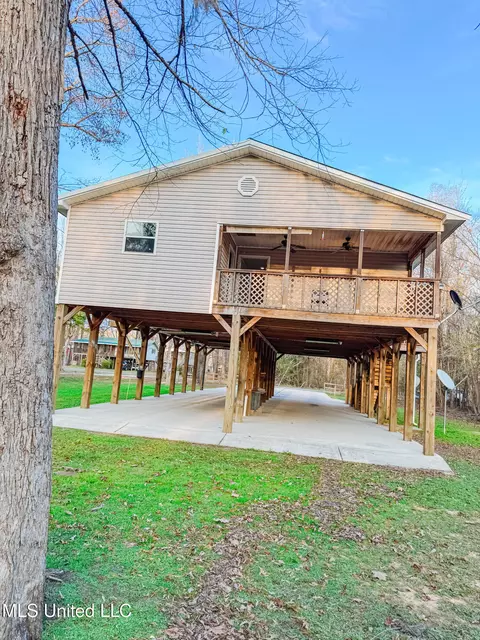 115 Hickory Ln, Lucedale, MS 39452