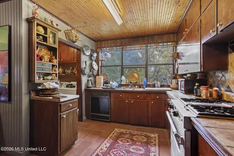 Kitchen - 2049 Cleary Rd, Florence, MS 39073 photo 2 of 3