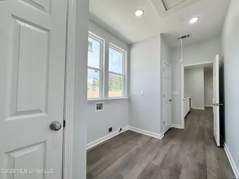 Entry Way - 8780 E Thunderbird Dr, Hernando, MS 38632 photo 1 of 1