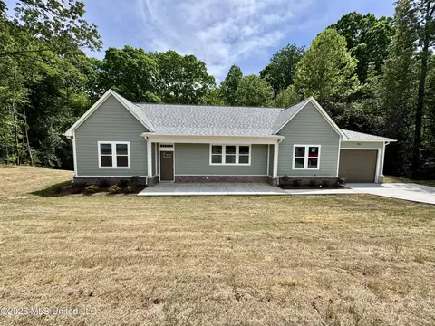 8780 E Thunderbird Dr, Hernando, MS 38632