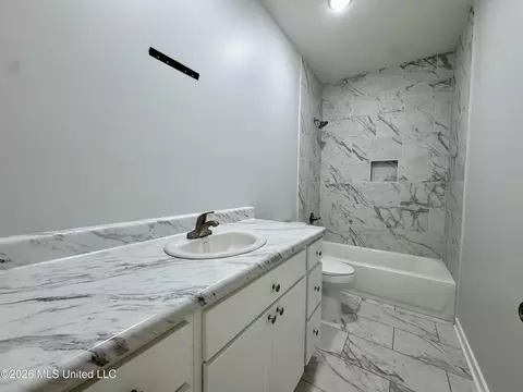 Bath - 8780 E Thunderbird Dr, Hernando, MS 38632 photo 4 of 4
