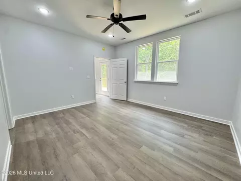 Bedroom - 8780 E Thunderbird Dr, Hernando, MS 38632 photo 2 of 4