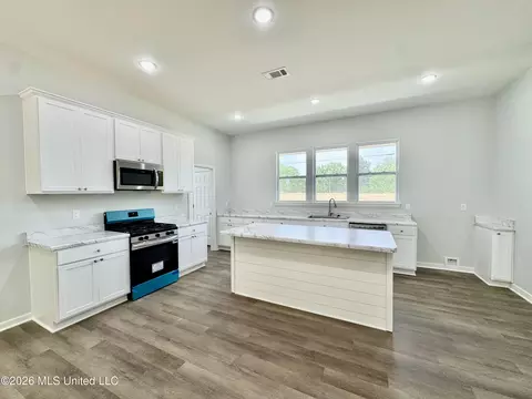 Kitchen - 8780 E Thunderbird Dr, Hernando, MS 38632 photo 1 of 1