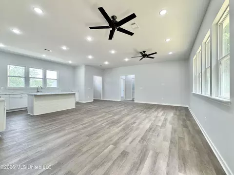 Living - 8780 E Thunderbird Dr, Hernando, MS 38632 photo 2 of 2