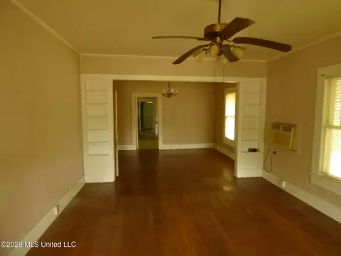Living - 500 Poplar St, Summit, MS 39666 photo 1 of 2