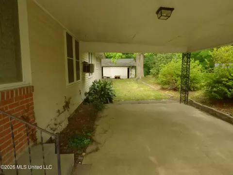 Exterior - 500 Poplar St, Summit, MS 39666 photo 2 of 3