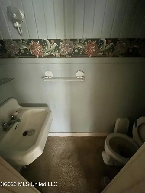 Bath - 500 Poplar St, Summit, MS 39666 photo 1 of 2