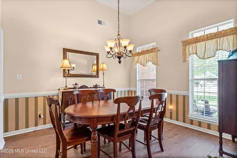 Dining - 905 Gates St, Hernando, MS 38632 photo 1 of 2