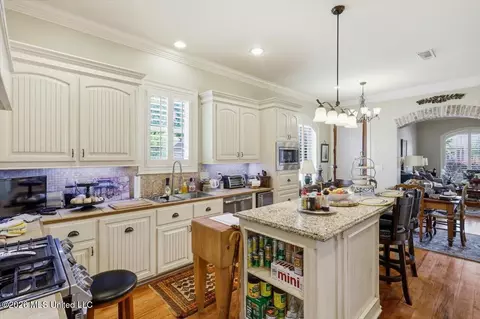 Kitchen - 600 Bauxite Cv, Brandon, MS 39047 photo 3 of 4