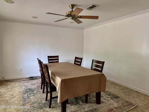 Dining - 109 N Meadow Rd, Natchez, MS 39120 photo 2 of 2