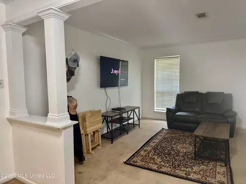 Living - 109 N Meadow Rd, Natchez, MS 39120 photo 1 of 2