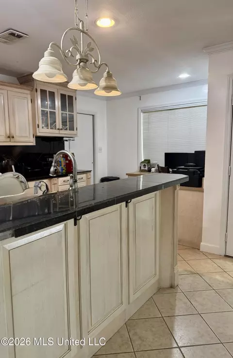 Kitchen - 109 N Meadow Rd, Natchez, MS 39120 photo 2 of 6