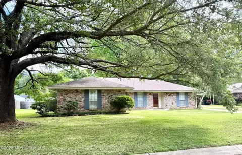 109 N Meadow Rd, Natchez, MS 39120