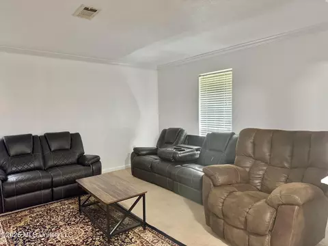 Living - 109 N Meadow Rd, Natchez, MS 39120 photo 2 of 2
