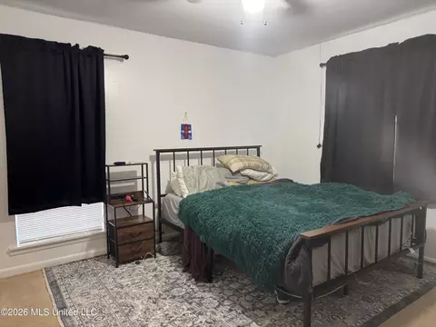 Bedroom - 109 N Meadow Rd, Natchez, MS 39120 photo 5 of 5